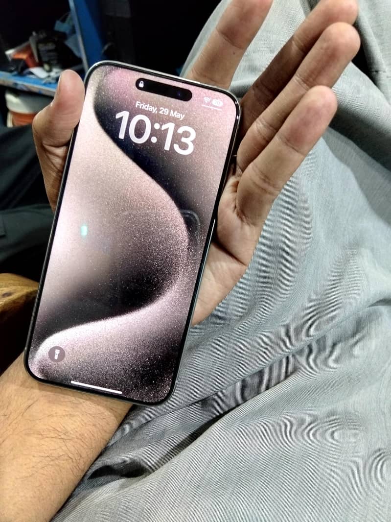 iPhone 15 Pro Max 5