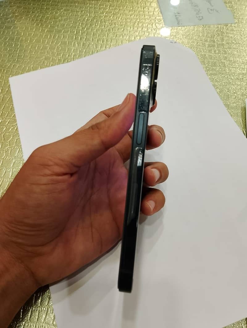 Apple iPhone 13 4