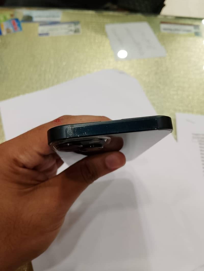Apple iPhone 13 5