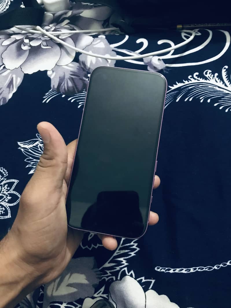 Apple iPhone 16 2