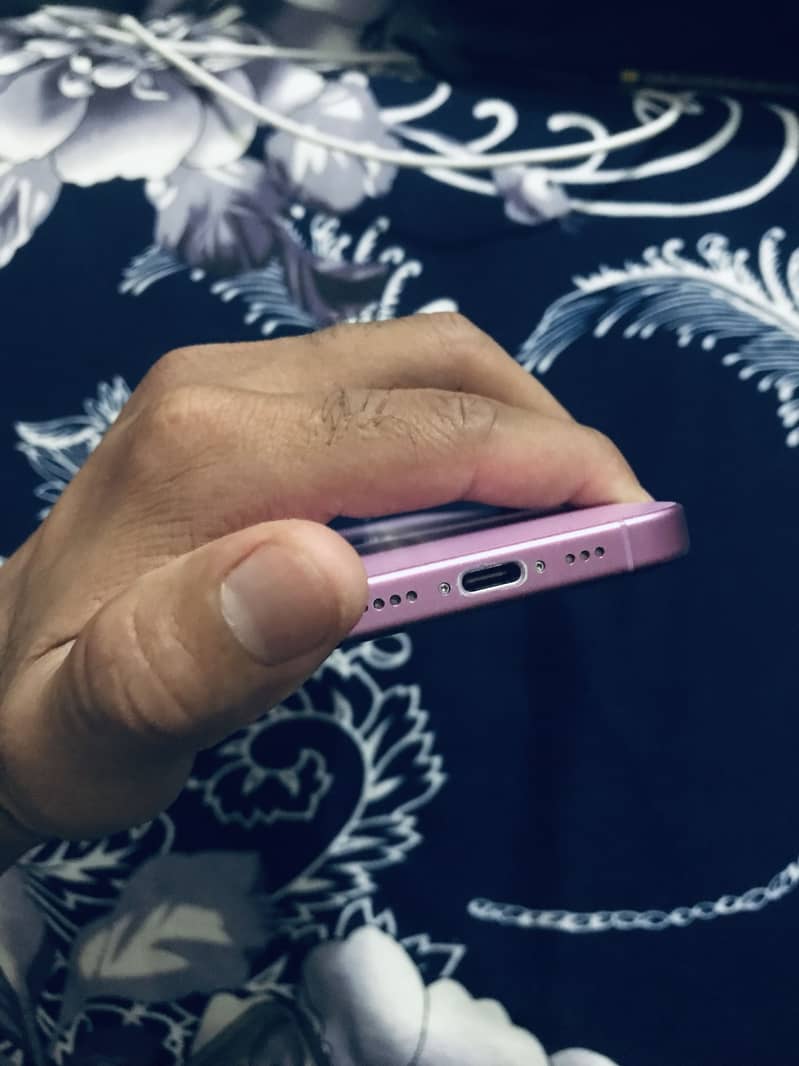 Apple iPhone 16 3