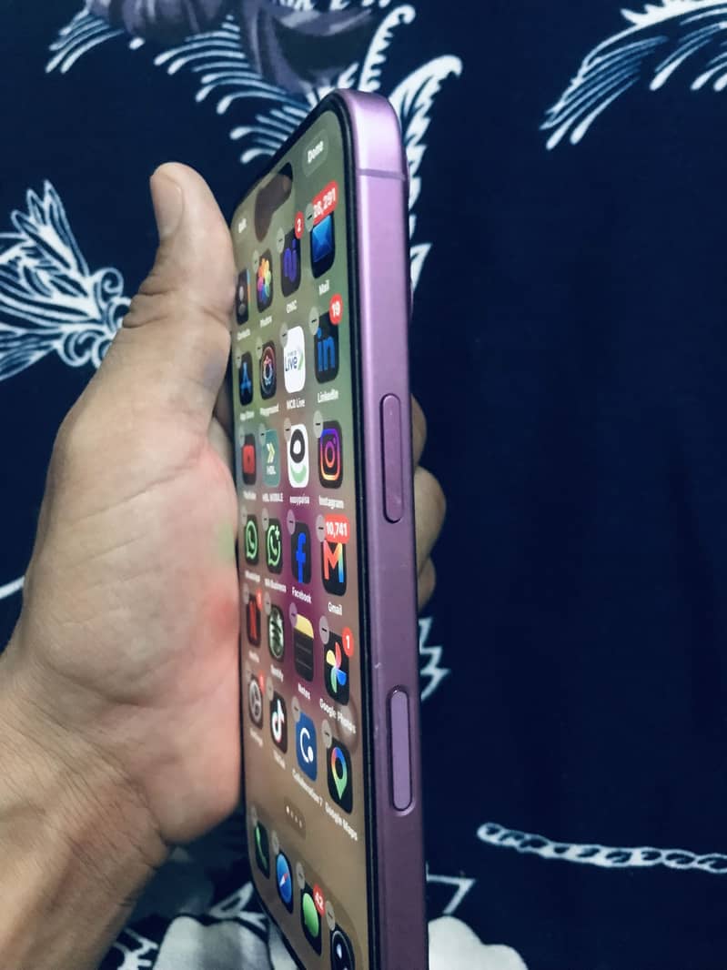 Apple iPhone 16 4