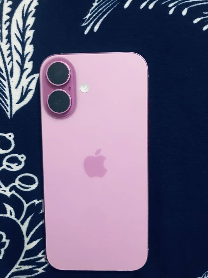 Apple iPhone 16 8