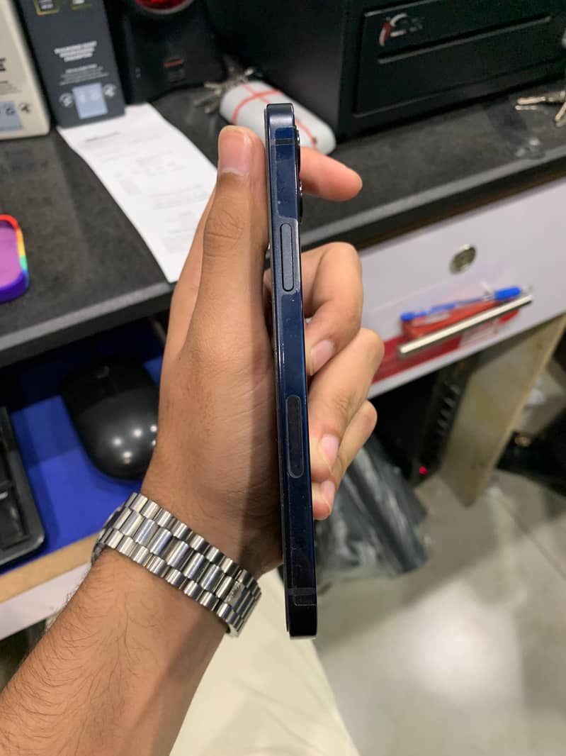 iPhone 12 3