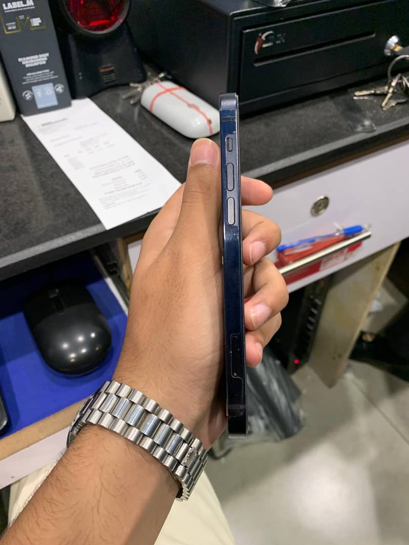 iPhone 12 7