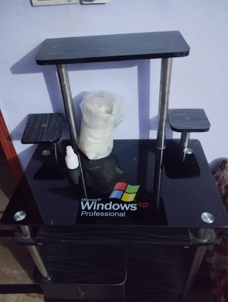 windows XP designed table 0