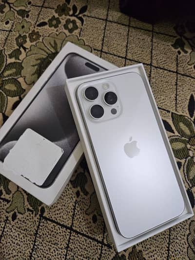 Apple iPhone 15 Pro Max white titanium