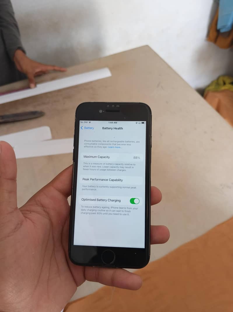 Apple iPhone 7 0