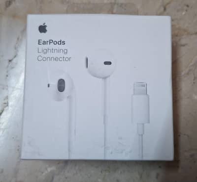 apple earphods lightning connector