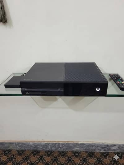 Xbox One 500Gb Jailbreak with 1 controller , 9/10 condition