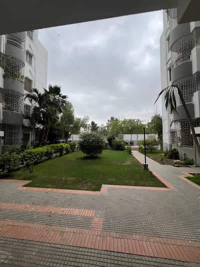 3Bed DD Flat For Sale In Dolmen Court Gulistan e Jauhar block 15