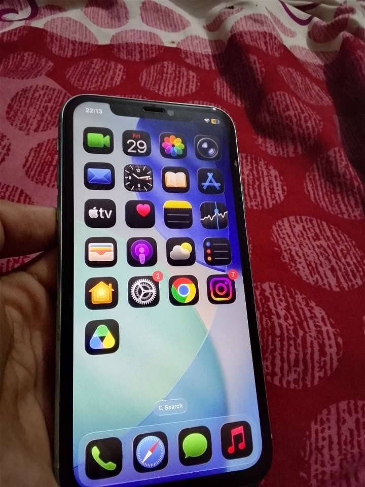 Apple iPhone 11 4