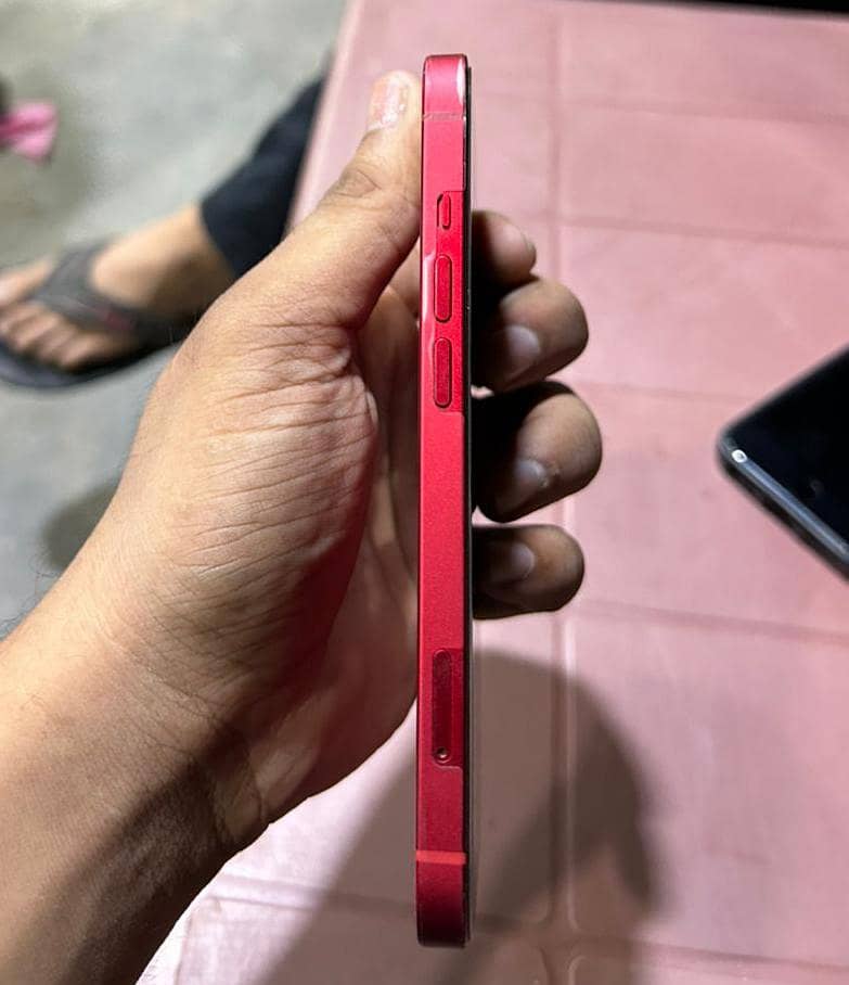 Apple iPhone 13 5
