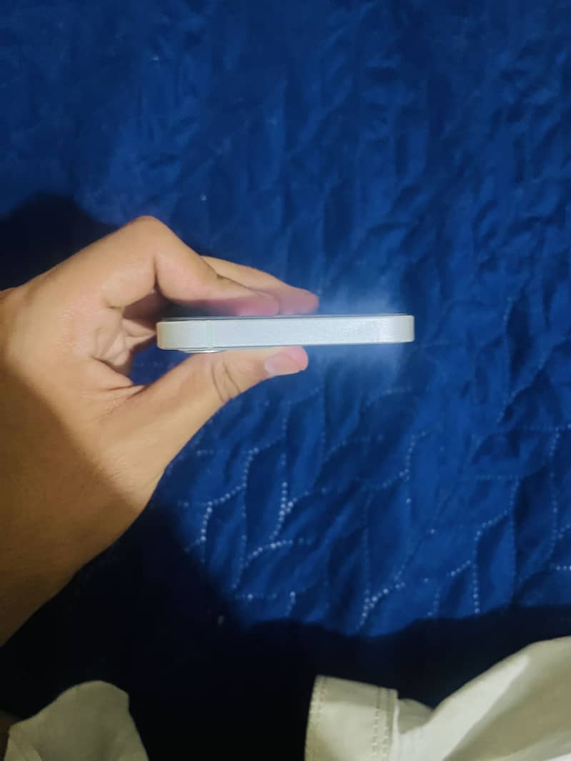 Apple iPhone 12 3