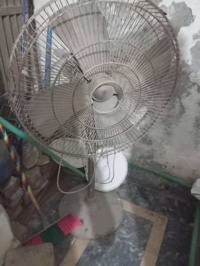 pedestal fan