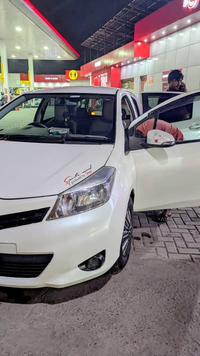 toyota vitz 11 14 pearl white