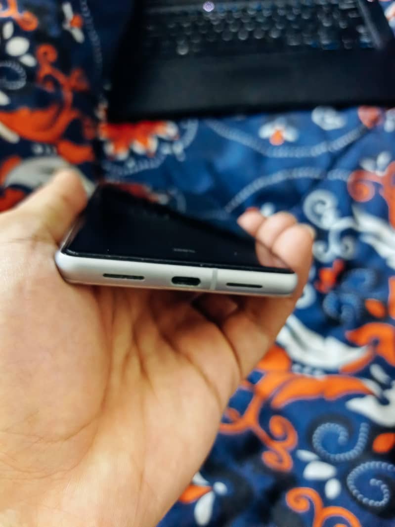 Google Pixel 7 4