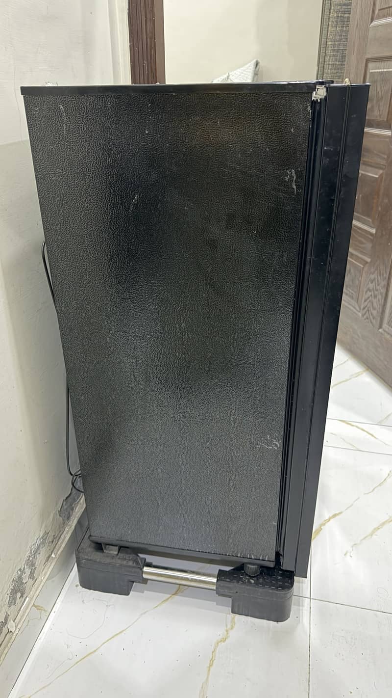 Medium Size fridge 3