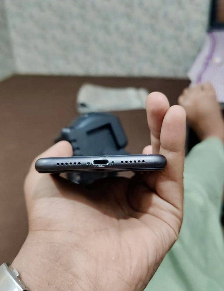 Apple iPhone 11 3