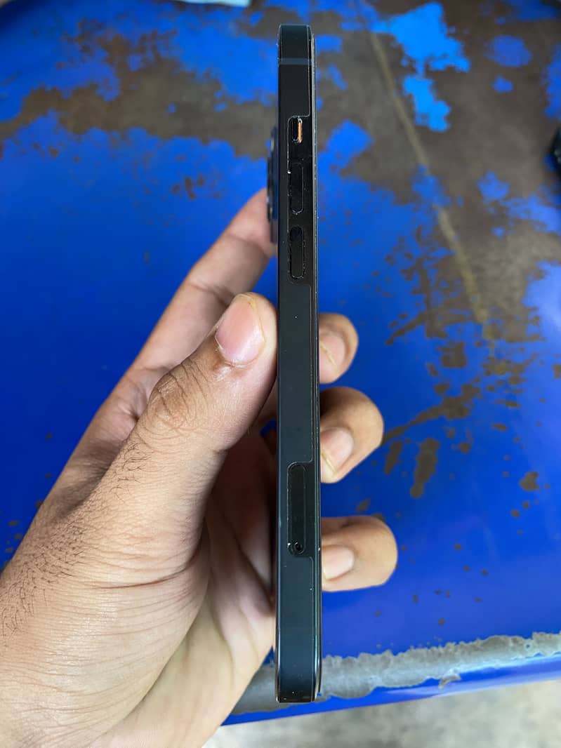 Apple iPhone 13 2