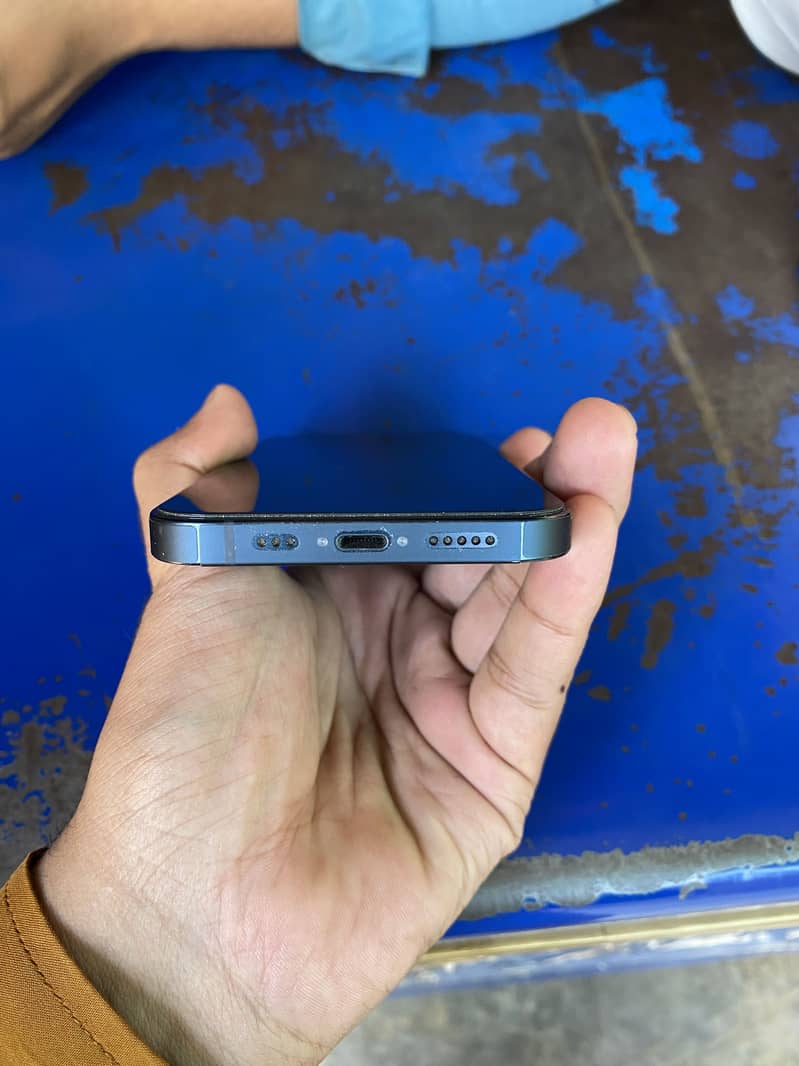 Apple iPhone 13 4