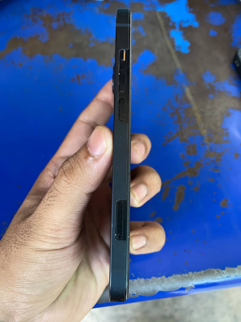 Apple iPhone 13 6