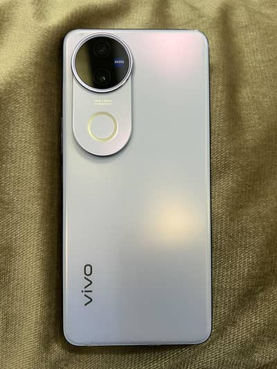 Vivo V50
