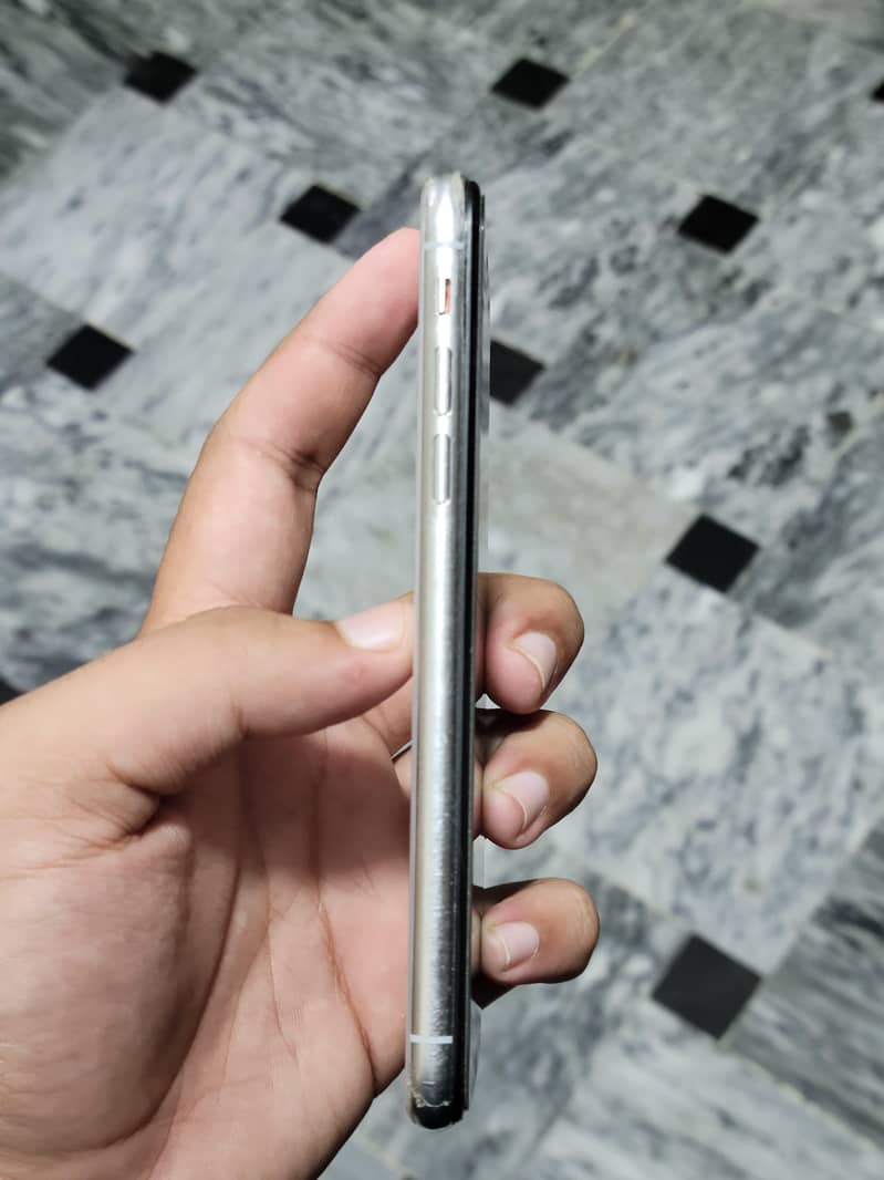 Apple iPhone X 3