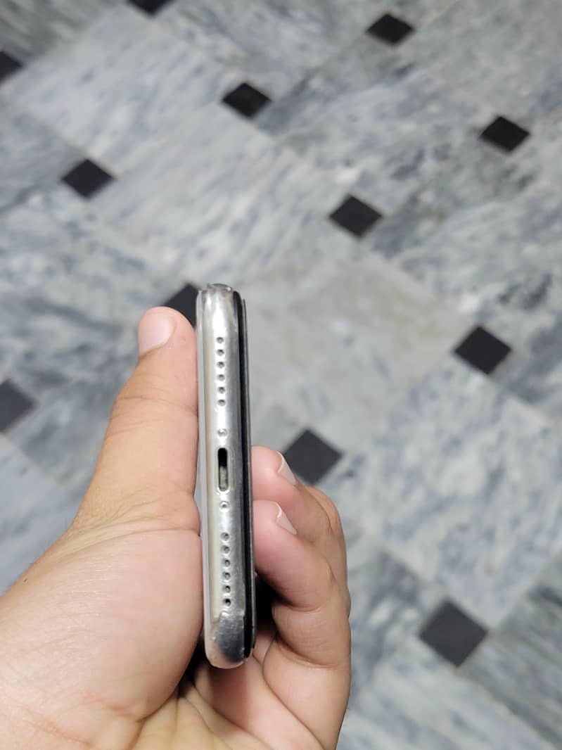 Apple iPhone X 5