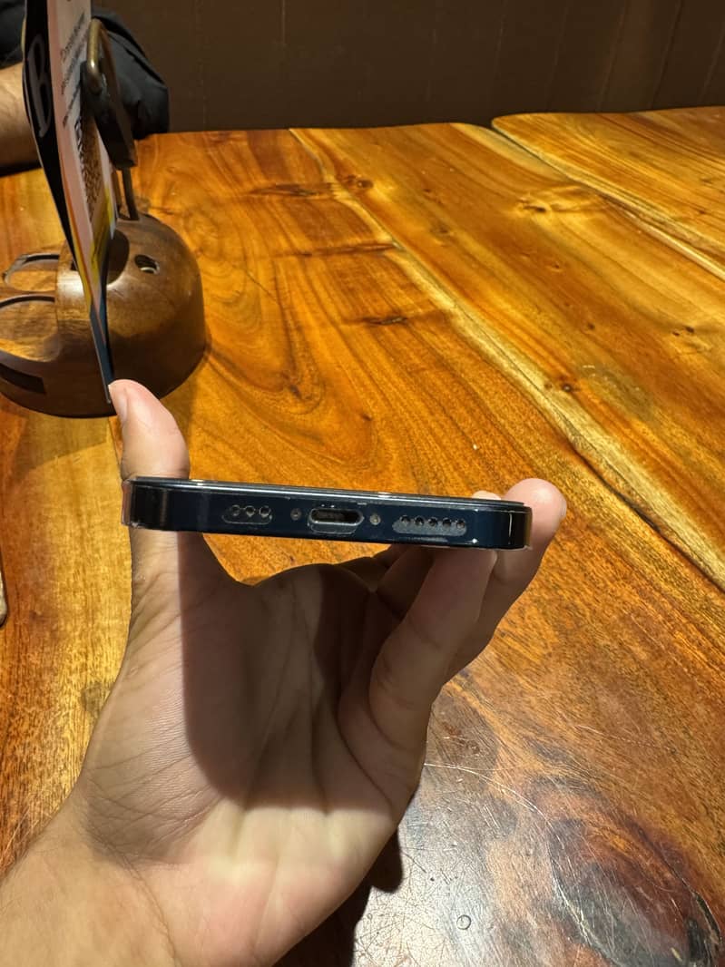 Apple iPhone 13 2