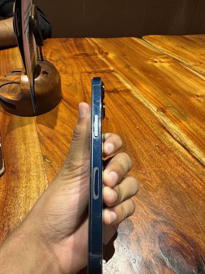 Apple iPhone 13 5