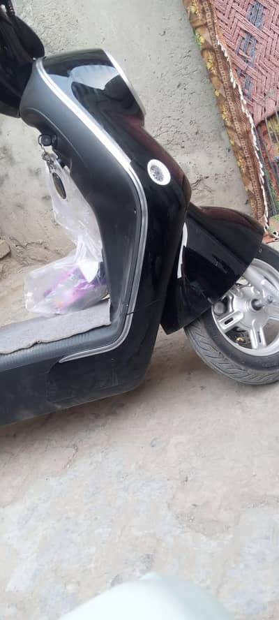 ramza electric Scooty all okay 03008873279