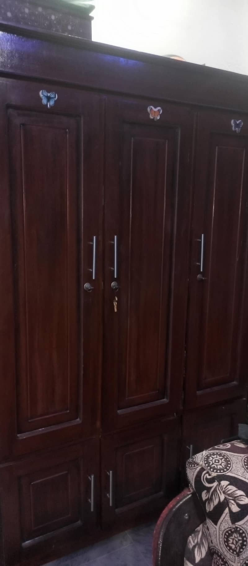 لکڑی کی الماری ہیں بلکل نیو ہیں 2