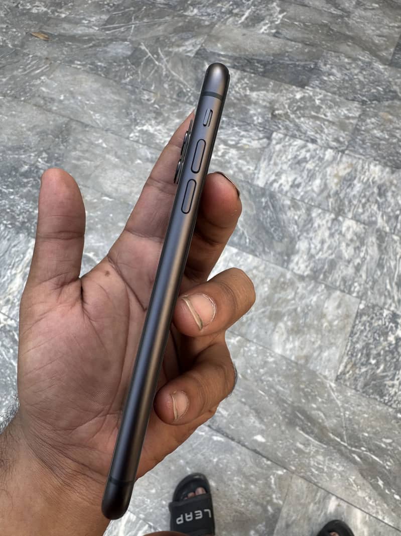 Apple iPhone 11 3