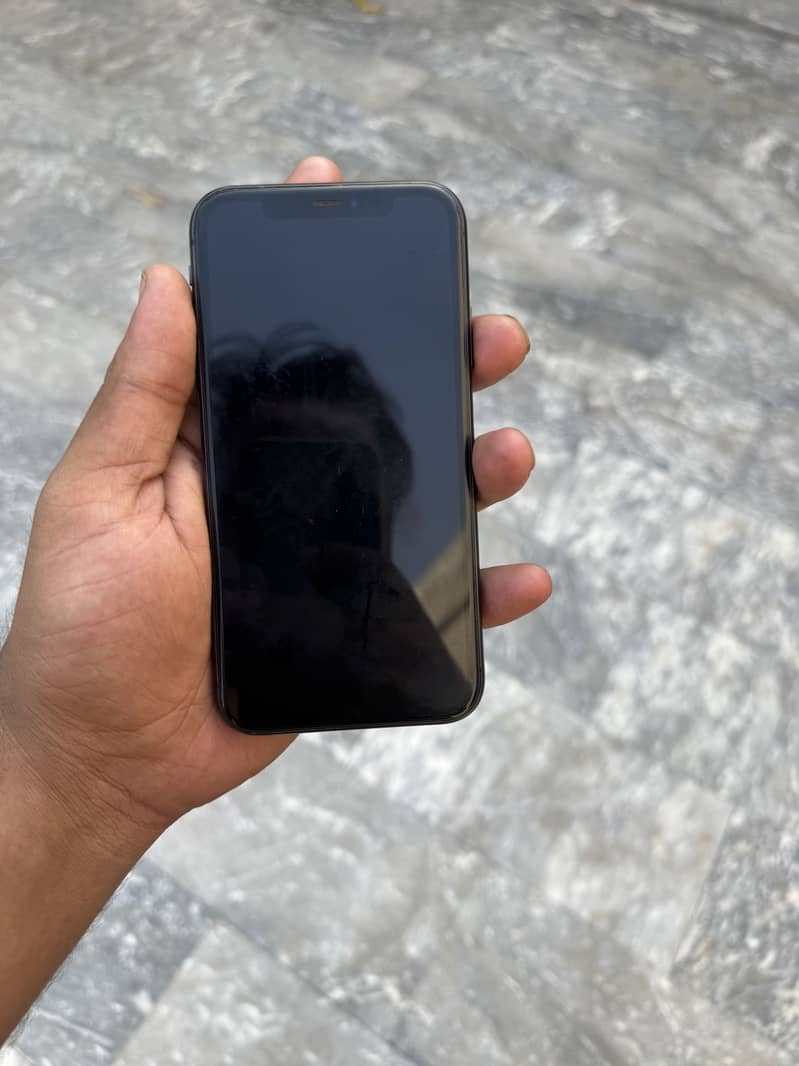 Apple iPhone 11 4