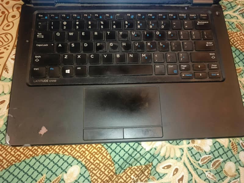 Dell Latitude E7250 2