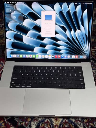 MacBook Pro M3 pro chip 16”18/2tb only 11cycles silver color