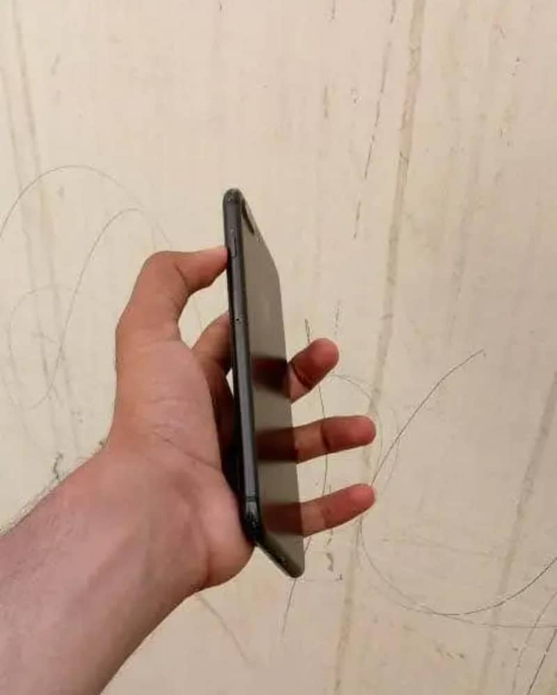 Apple iPhone 7 Plus 1