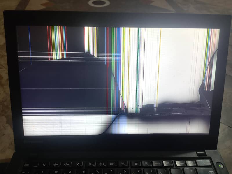 Lenovo Thinkpad x240 i3 4th Gen - broken LCD - for parts only - charge 3