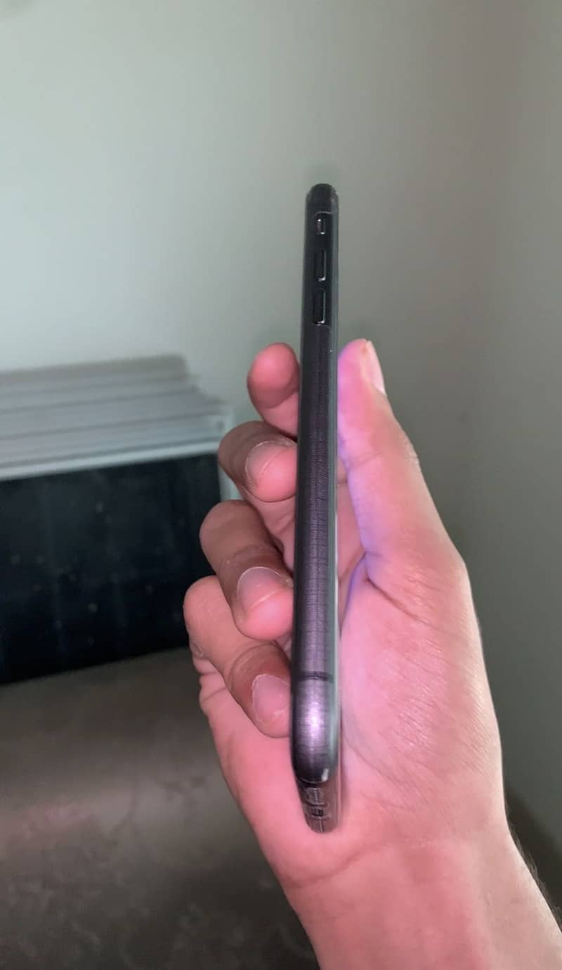 Apple iPhone 11 3