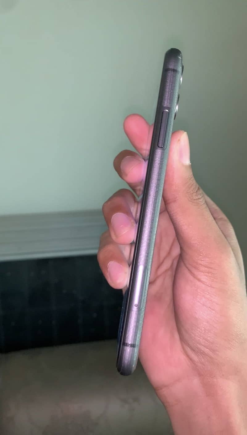 Apple iPhone 11 4