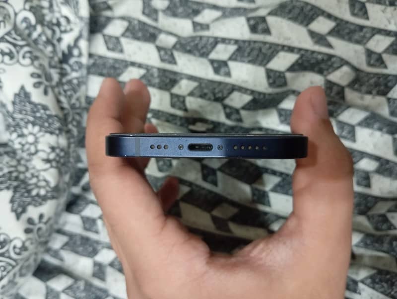 Apple iPhone 12 3