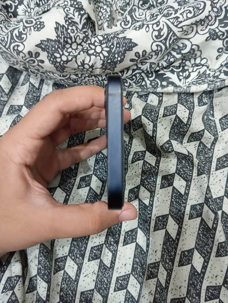 Apple iPhone 12 6