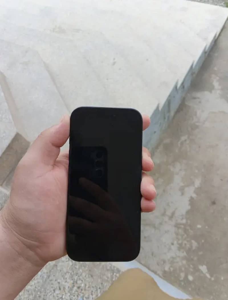 Apple iPhone 16 Pro 0