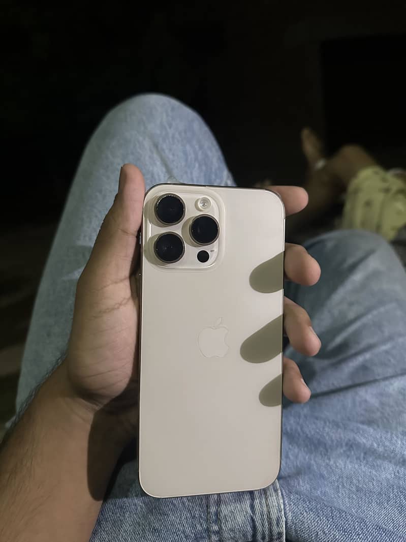 Apple iPhone 16 Pro Max 4