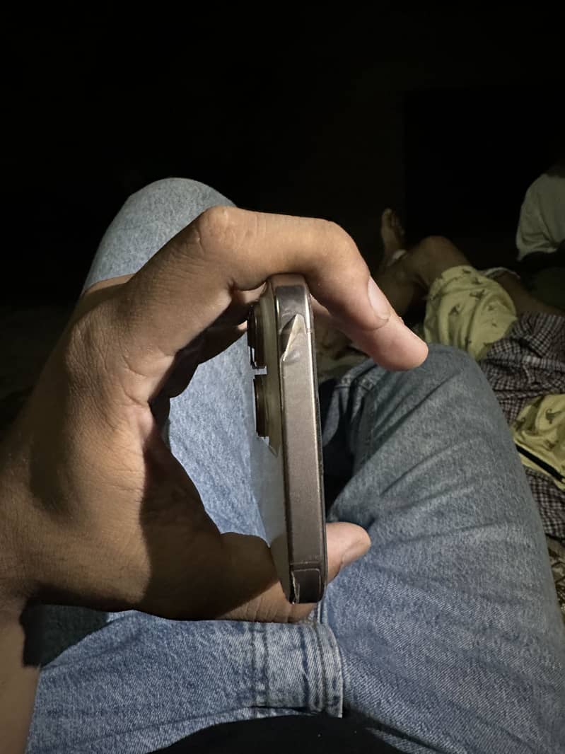 Apple iPhone 16 Pro Max 5