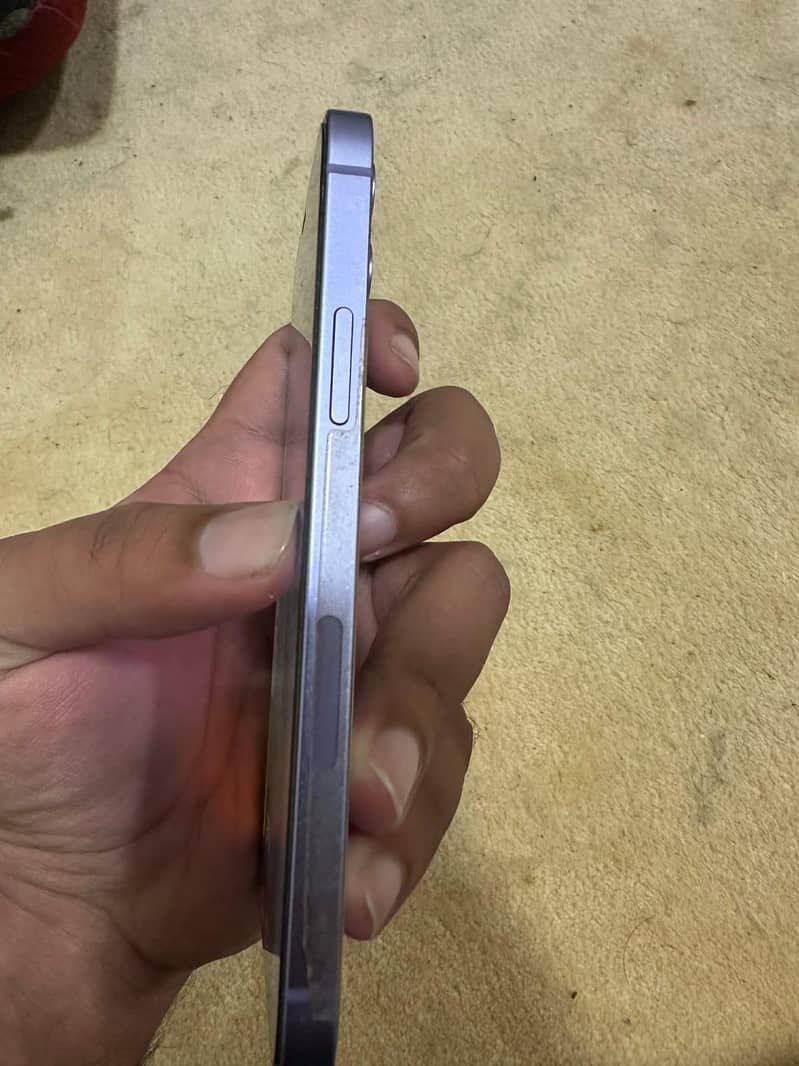 Apple iPhone 12 3