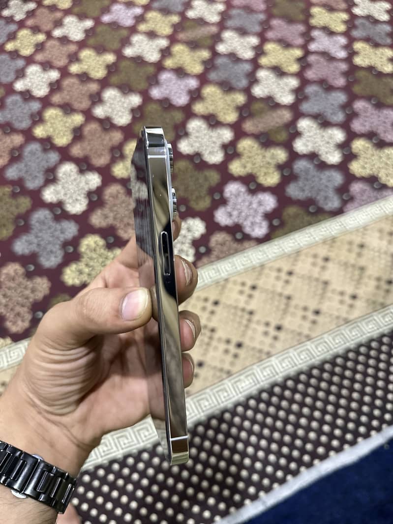 Apple iPhone 14 Pro 2