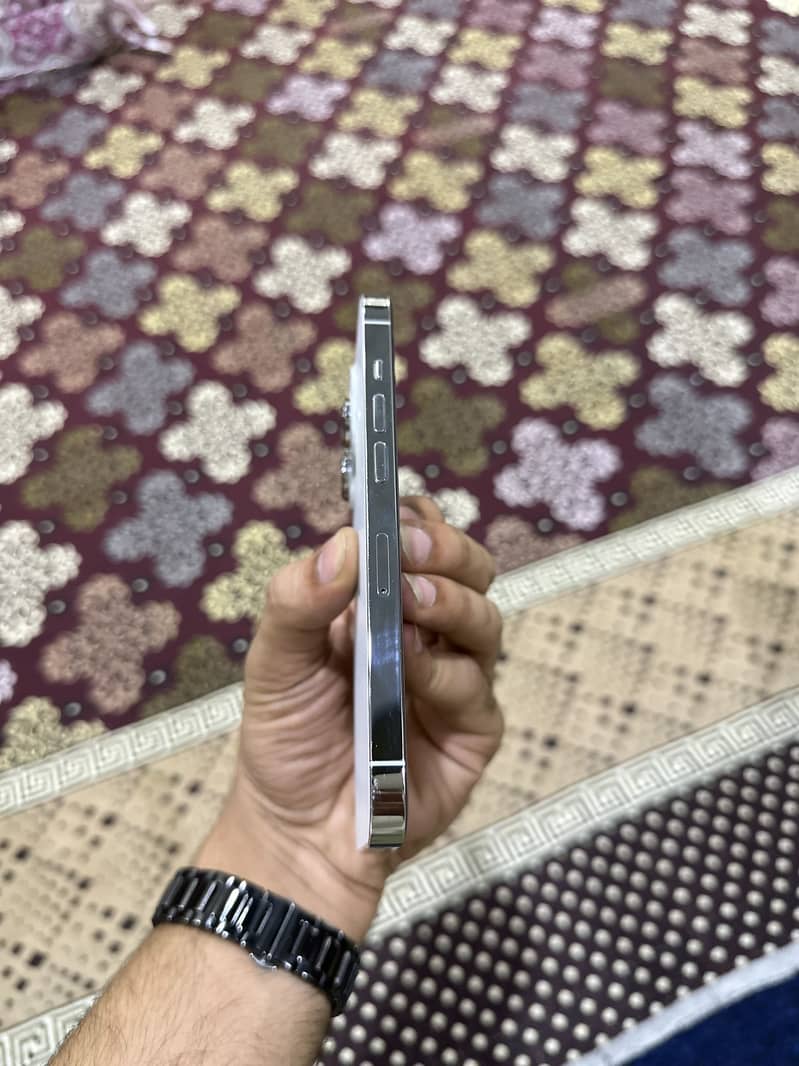 Apple iPhone 14 Pro 3