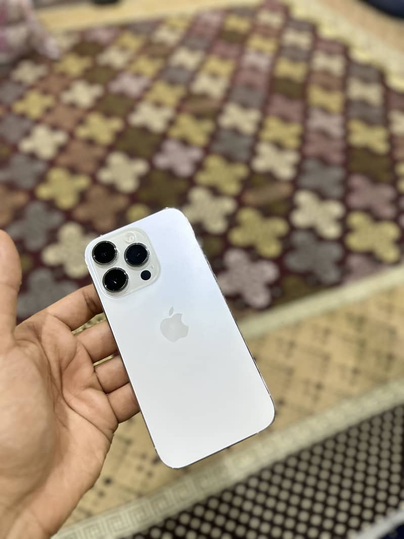 Apple iPhone 14 Pro 1
